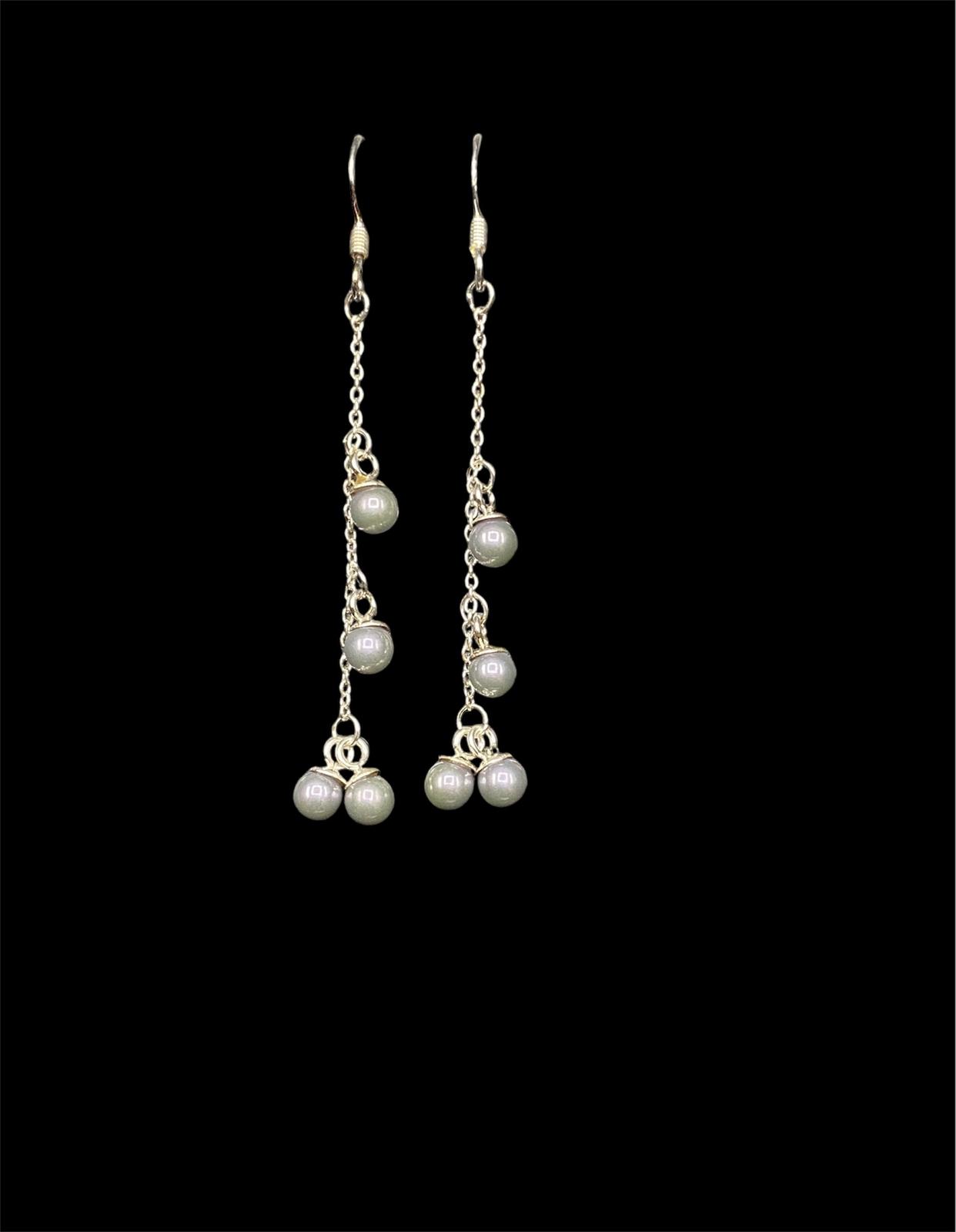 Elegante Hängeohrringe aus 925er Silber mit Perlenakzenten