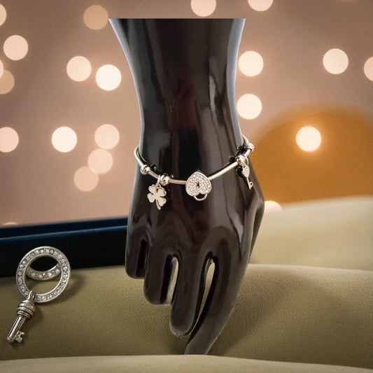925 Sterling Silber Charm Armband – Herz, Glücksklee & Schlüssel – 9–10g – Geschenk für Sie